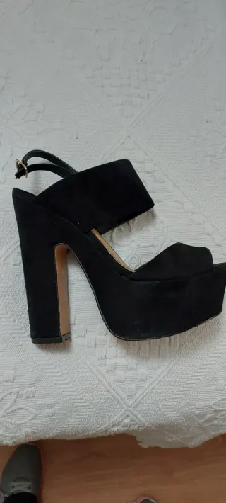 Zapatos de tacón negros