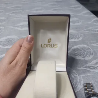 Reloj Lorus Dorado y Plateado