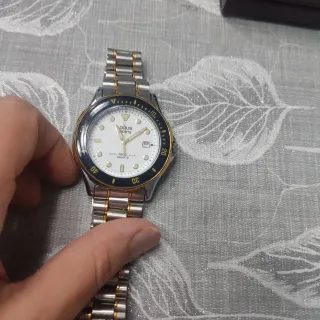 Reloj Lorus Dorado y Plateado