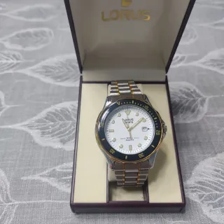 Reloj Lorus Dorado y Plateado