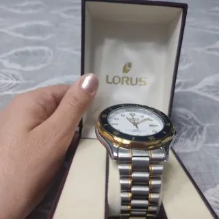 Reloj Lorus Dorado y Plateado