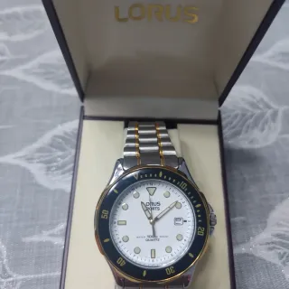Reloj Lorus Dorado y Plateado