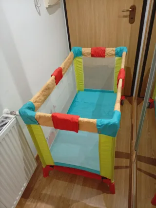 Cuna de viaje plegable con ruedas