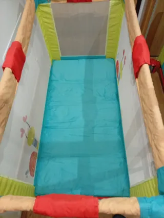 Cuna de viaje plegable con ruedas