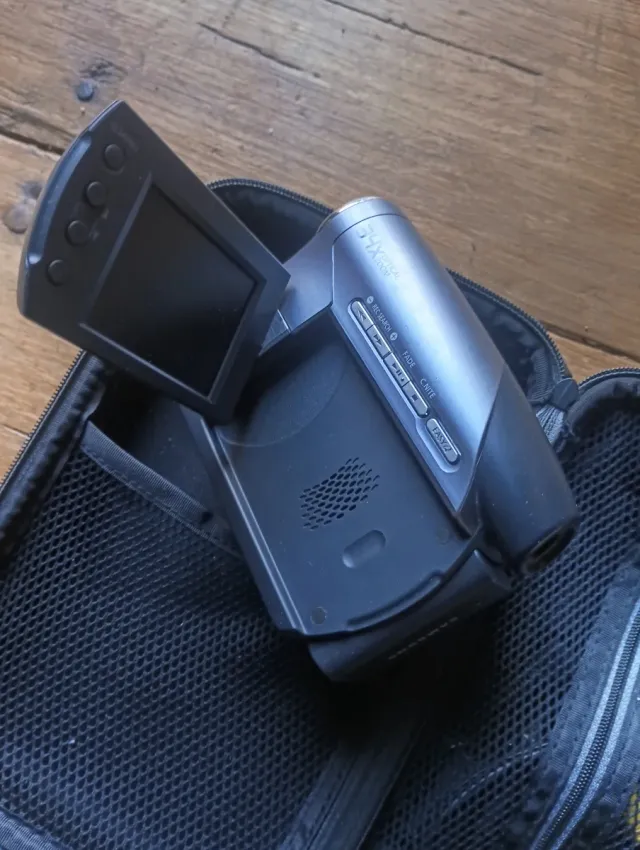 Videocamera Samsung Mini DV con zoom ottico 34x