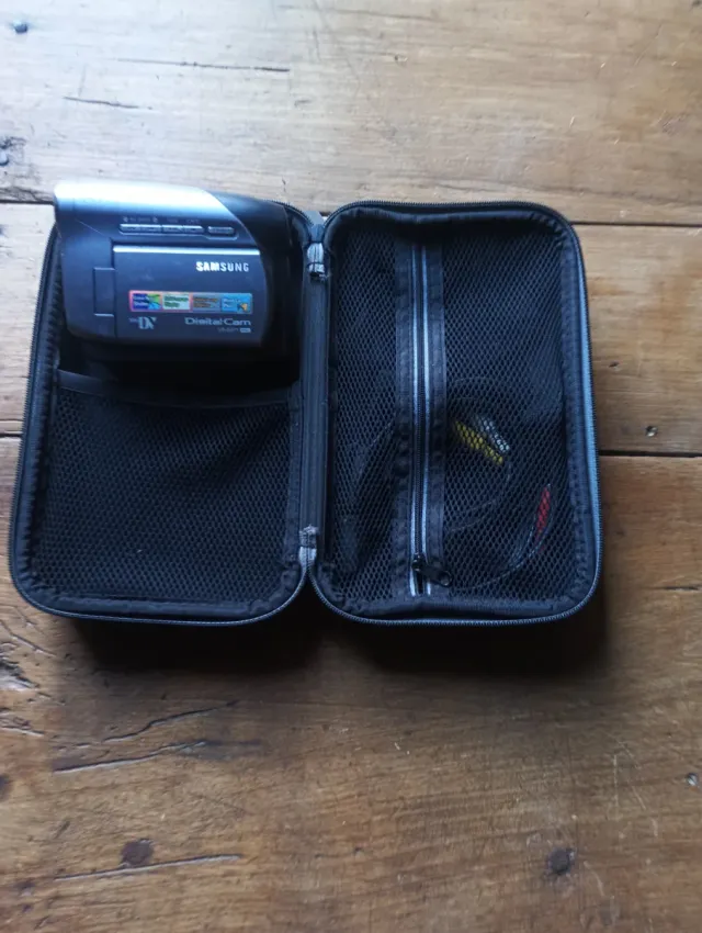 Videocamera Samsung Mini DV con zoom ottico 34x