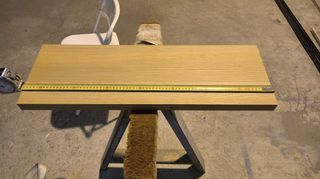 Estante de madera color beige