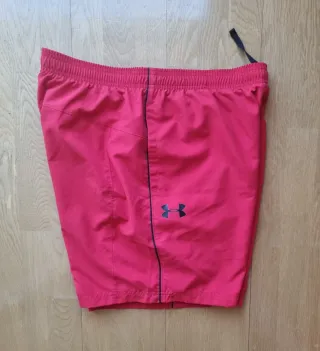 Pantalón corto Under Armour rojo