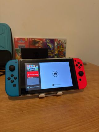 Nintendo Switch + 2 custodie + 4 giochi