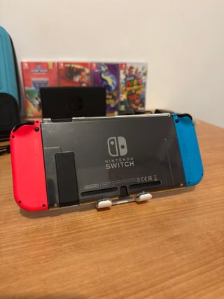Nintendo Switch + 2 custodie + 4 giochi