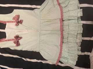 Vestido de niña con volantes