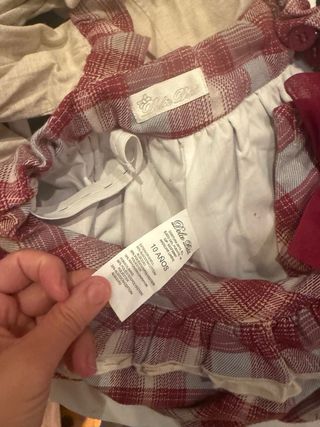 Vestido de niña con volantes