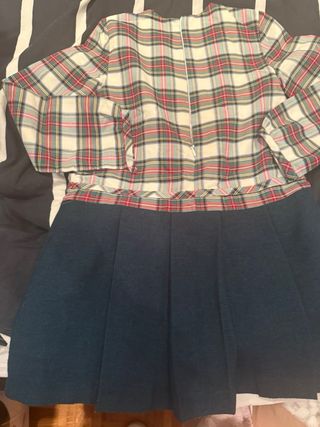 Vestido de niña con volantes