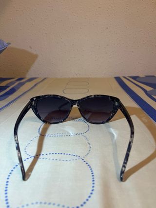 Gafas de sol negras y multicolor