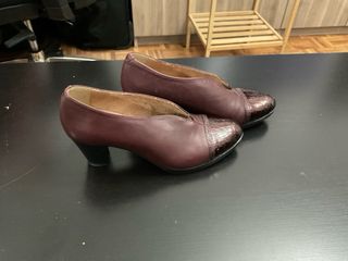 Zapatos tacón bajo granate Talla 36, cómodos.