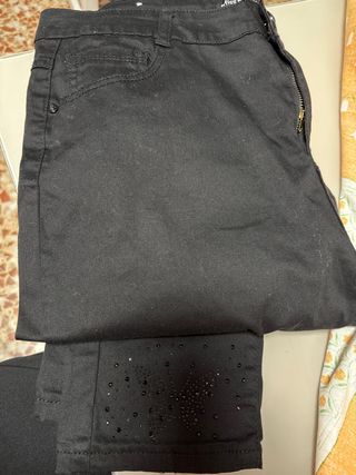 Pantalón de algodón negro con pedrería