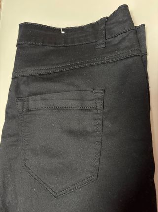 Pantalón de algodón negro con pedrería