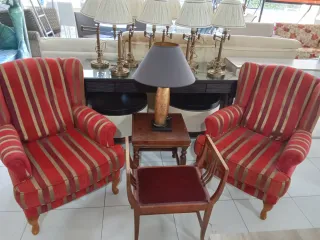 Butaca de madera y terciopelo