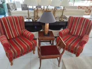 Butaca de madera y terciopelo