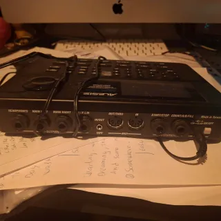 Caja de Ritmos Alesis