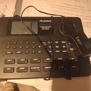 Caja de Ritmos Alesis