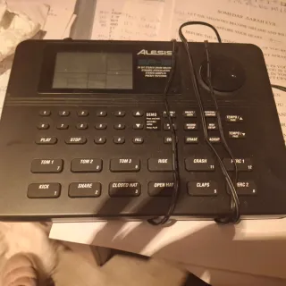 Caja de Ritmos Alesis