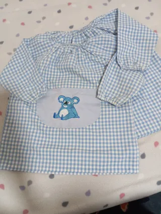 Babero guardería azul cuadros koala