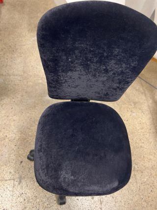 Silla de escritorio negra de terciopelo