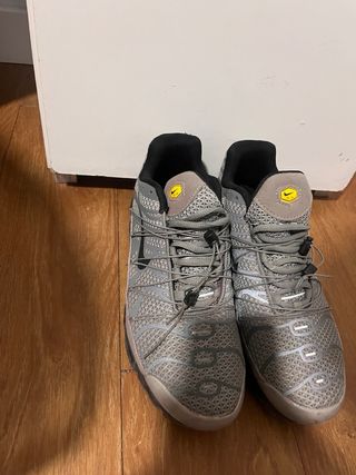 Zapatillas Nike TN Grises y Blancas