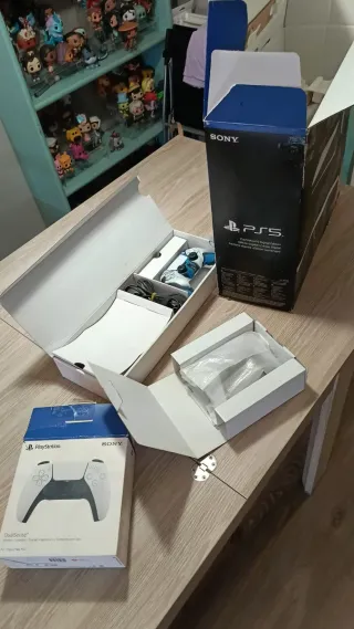 Consola PS5 + 2 Mandos + Cables
