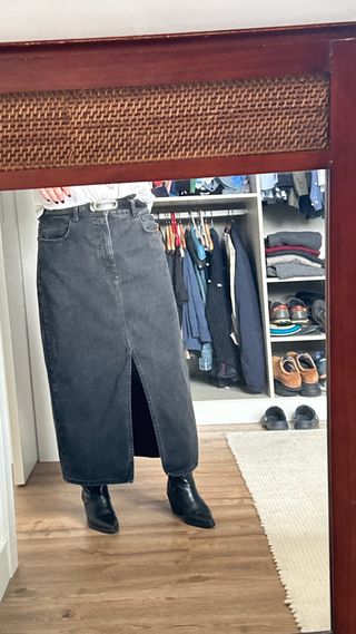 Falda vaquera larga negra con abertura