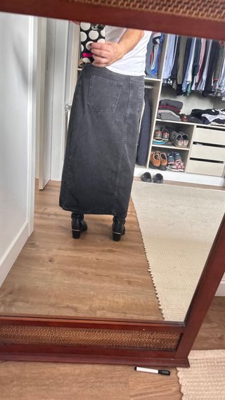 Falda vaquera larga negra con abertura