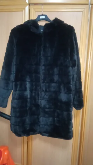 Abrigo negro pelo sintético talla