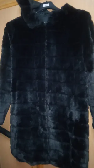 Abrigo negro pelo sintético talla