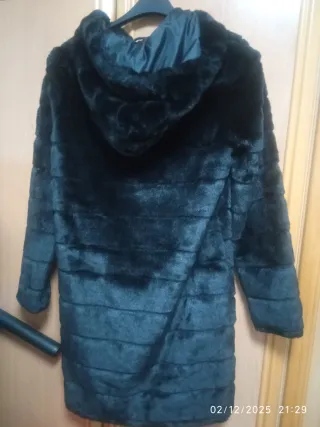 Abrigo negro pelo sintético talla
