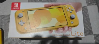 Nintendo Switch Lite Gialla + Custodia