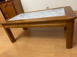 Mesa auxiliar de madera y mármol