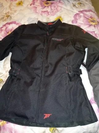 Traje y guantes de moto mujer