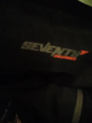 Traje y guantes de moto mujer