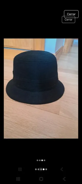 Sombrero negro con flor