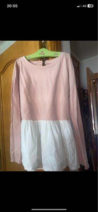 Blusa rosa con volante blanco