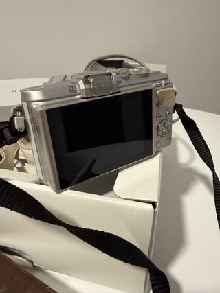 OLYMPUS PEN E PL8