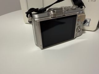 OLYMPUS PEN E PL8