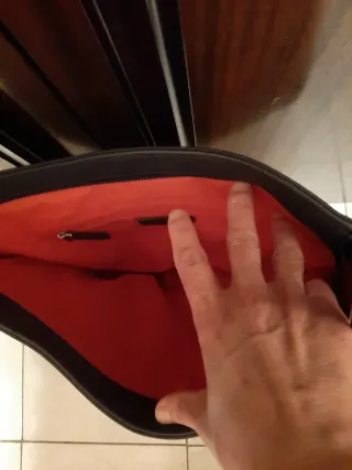 Bolso bandolera Tom Tailor negro y rojo