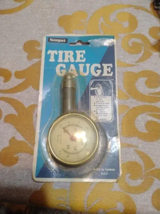 Comprobador de presión de neumáticos Sanpet