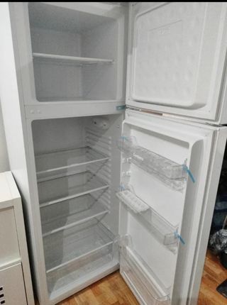 Nevera con congelador superior