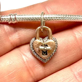 Charm Doble Corazón Candado Plata y Rosa