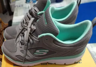 Zapatillas Skechers Gris y Turquesa