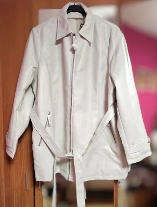 Chaqueta con Cinturón