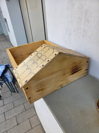 Casetta per tartarughe in legno